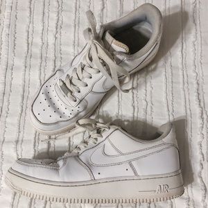 white air force 1’s